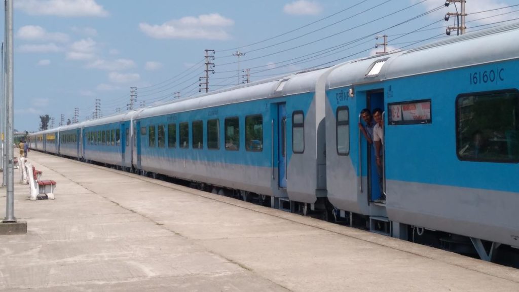 new delhi to chandigarh train at platform