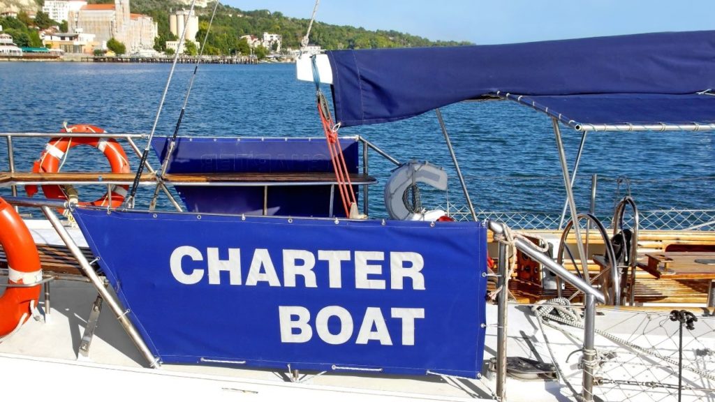 5 Benefits of Hiring Private Boat Charter to Enjoy Your Holiday in